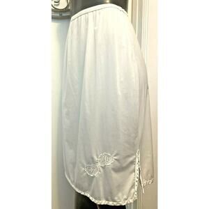 Medium Gaymode Vintage Womens Half Slip Ivory Flower Embellishment Side Slit